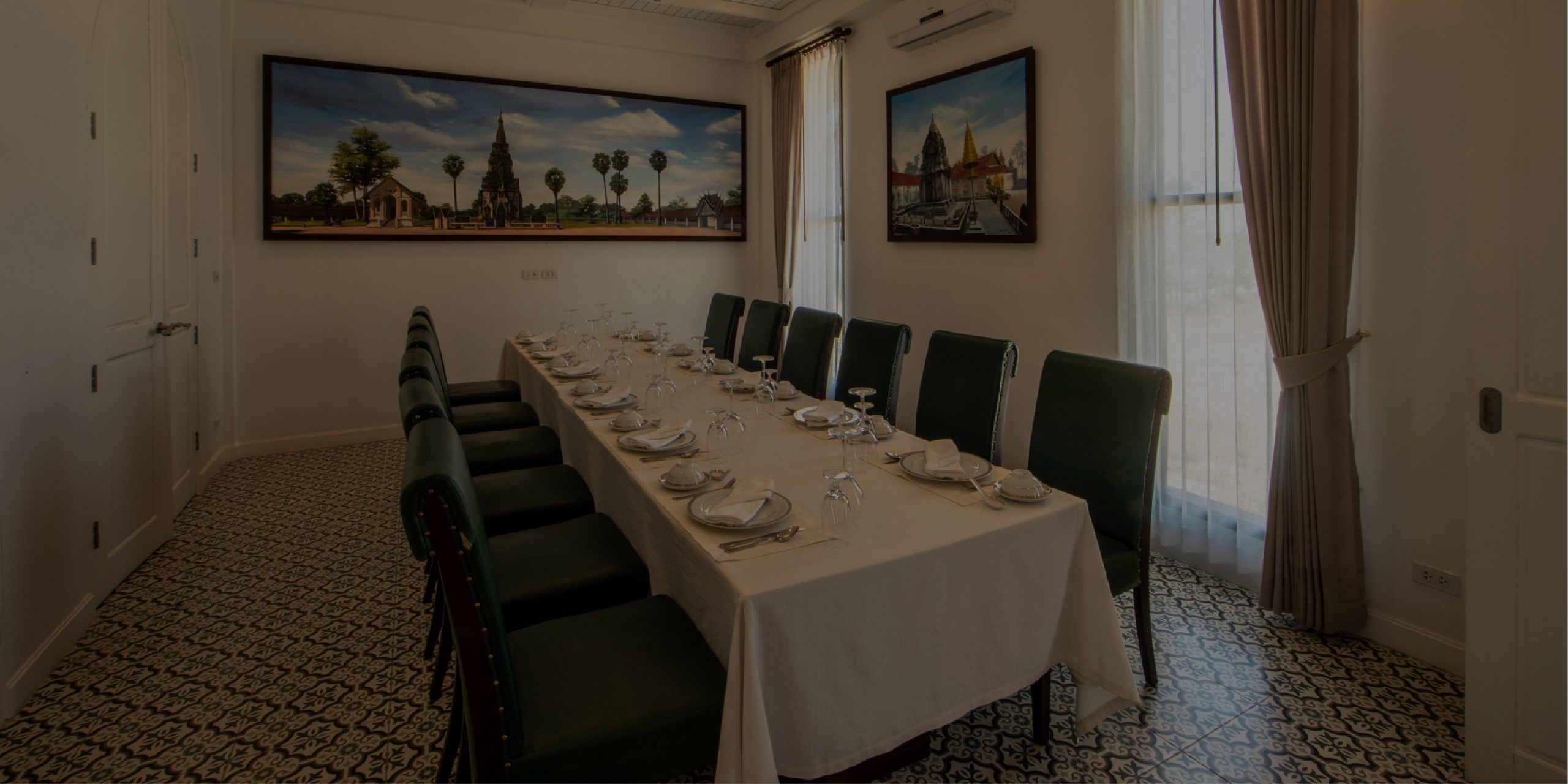 AUTHENTIC LAO CUISINE <br>SERVED IN AN ELEGANT SETTING